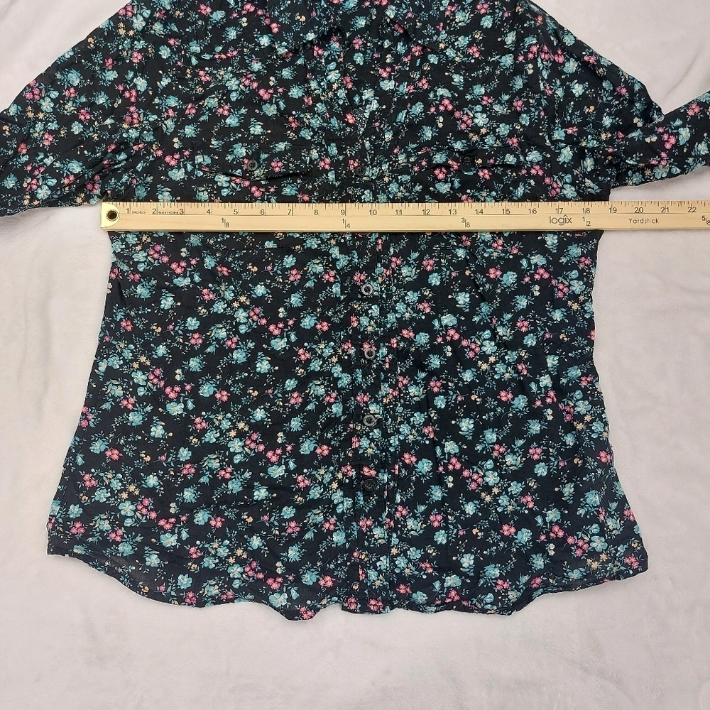 MILEY CYRUS MAX AZRIA BLACK FLORAL V-NECK ROLL TAB SLEEVES BUTTON UP SHIRT SZ XL - Picture 4 of 7
